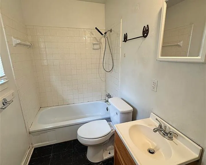 2841 Featherston Ave — Photo 7
