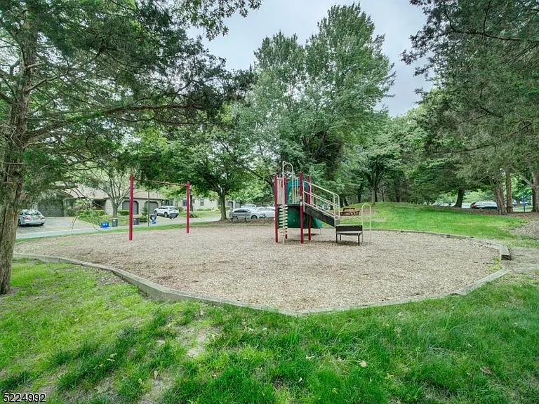 402 Marten Rd — Photo 6