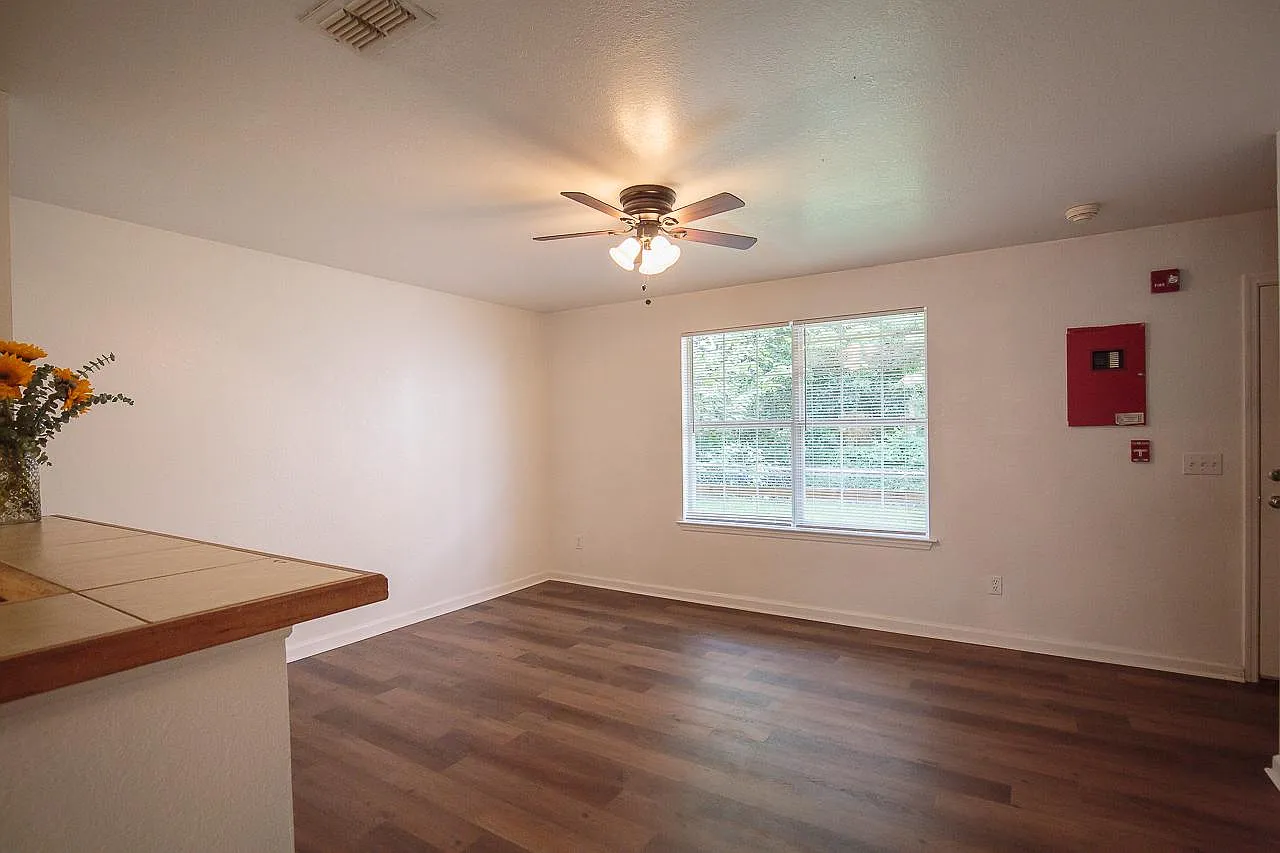 726 West Georgia Street - Unit 4 — Photo 3