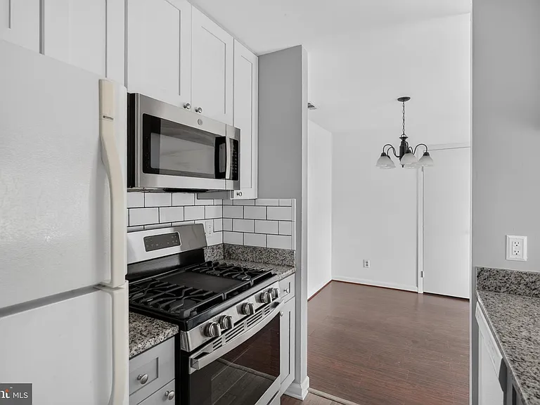 714 Woodhollow Dr — Photo 10