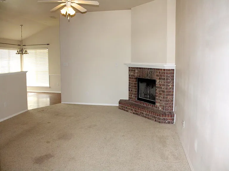 6701 35th St — Photo 2