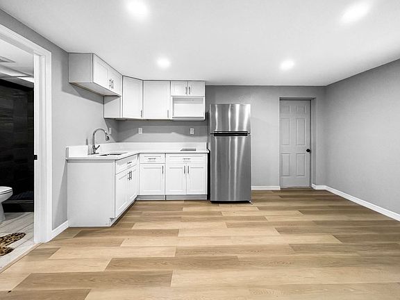 4th image of 875 19th Ave S