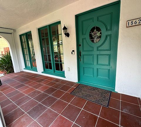 3rd image of 1562 N Mar Vista Ave