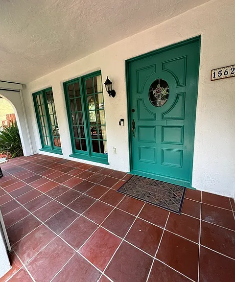 1562 N Mar Vista Ave — Photo 3