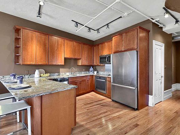 3rd image of 4901 Washington Blvd APT 3C