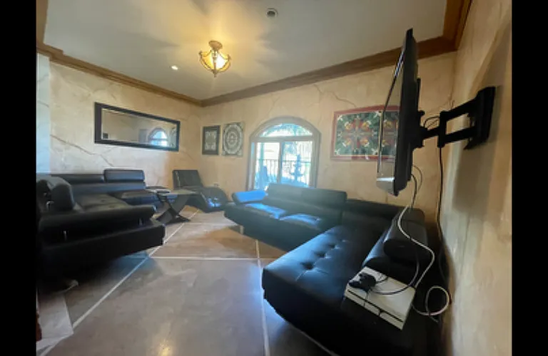 4266 Hillcrest Dr — Photo 7