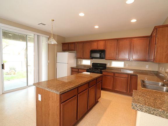5th image of 8978 Partridge Hill St