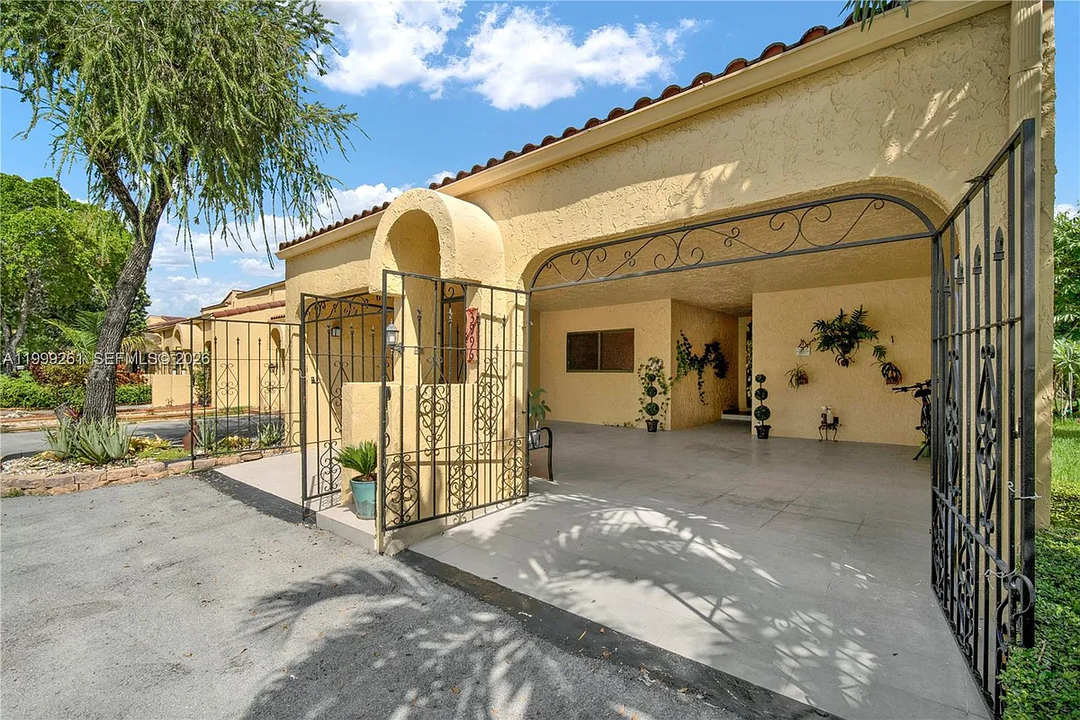 Building Photo - 3996 Estepona Ave #4-A-1