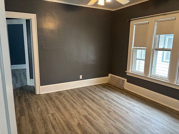 3rd image of 3923 N Maryland Ave