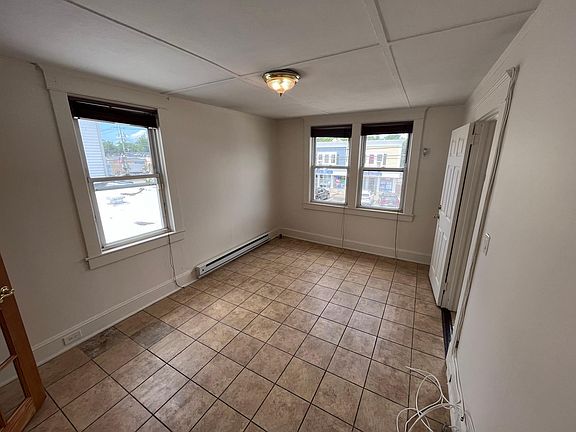 3rd image of 10 Ludlam Ave Floor 2