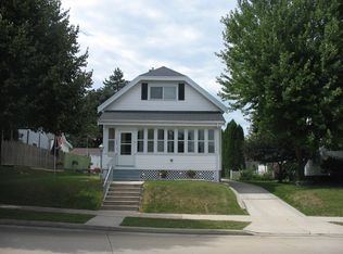 1328 S 14th St, Manitowoc, WI 54220