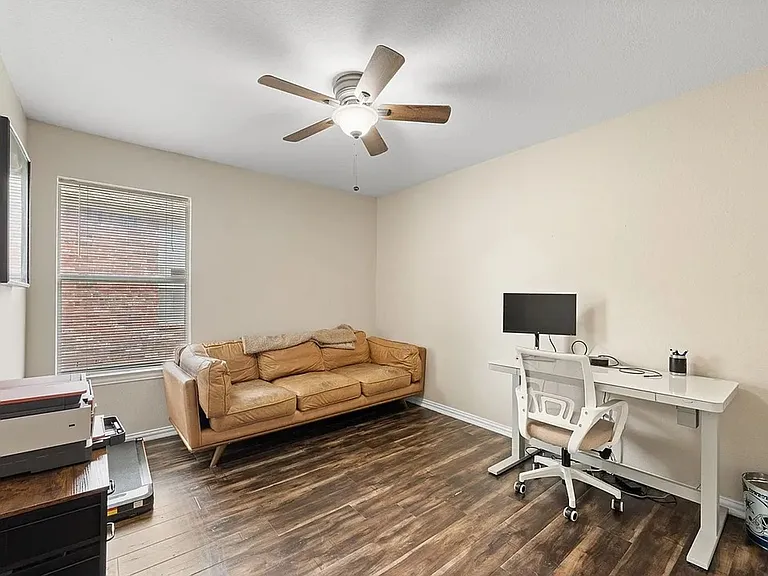 3205 Chesington Dr — Photo 10