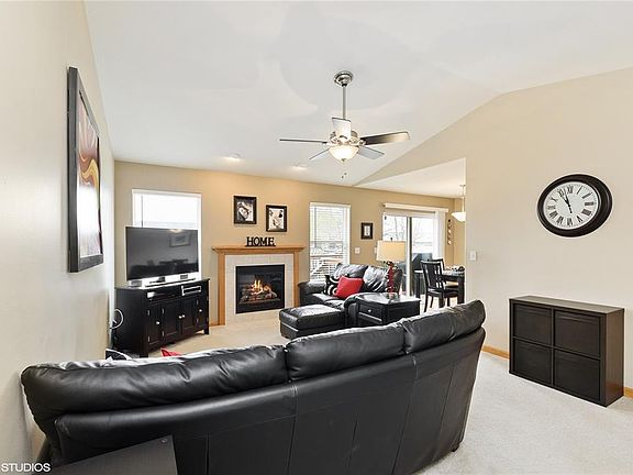 5th image of 929 Tiara Dr NE
