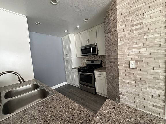 5th image of 5543 Case Ave APT 103