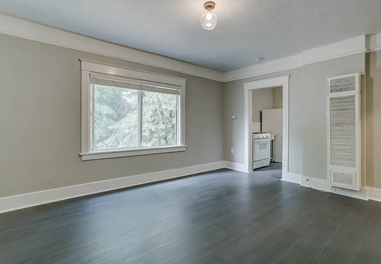 7437 N Saint Louis Ave #9 — Photo 6
