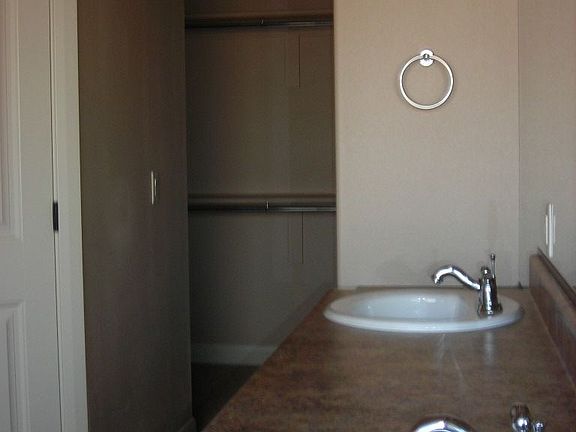 Master Bath w/walk in closet