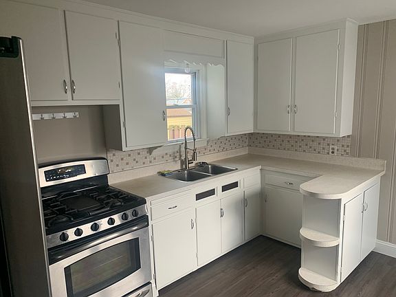 3rd image of 6100 Northcliff Ave