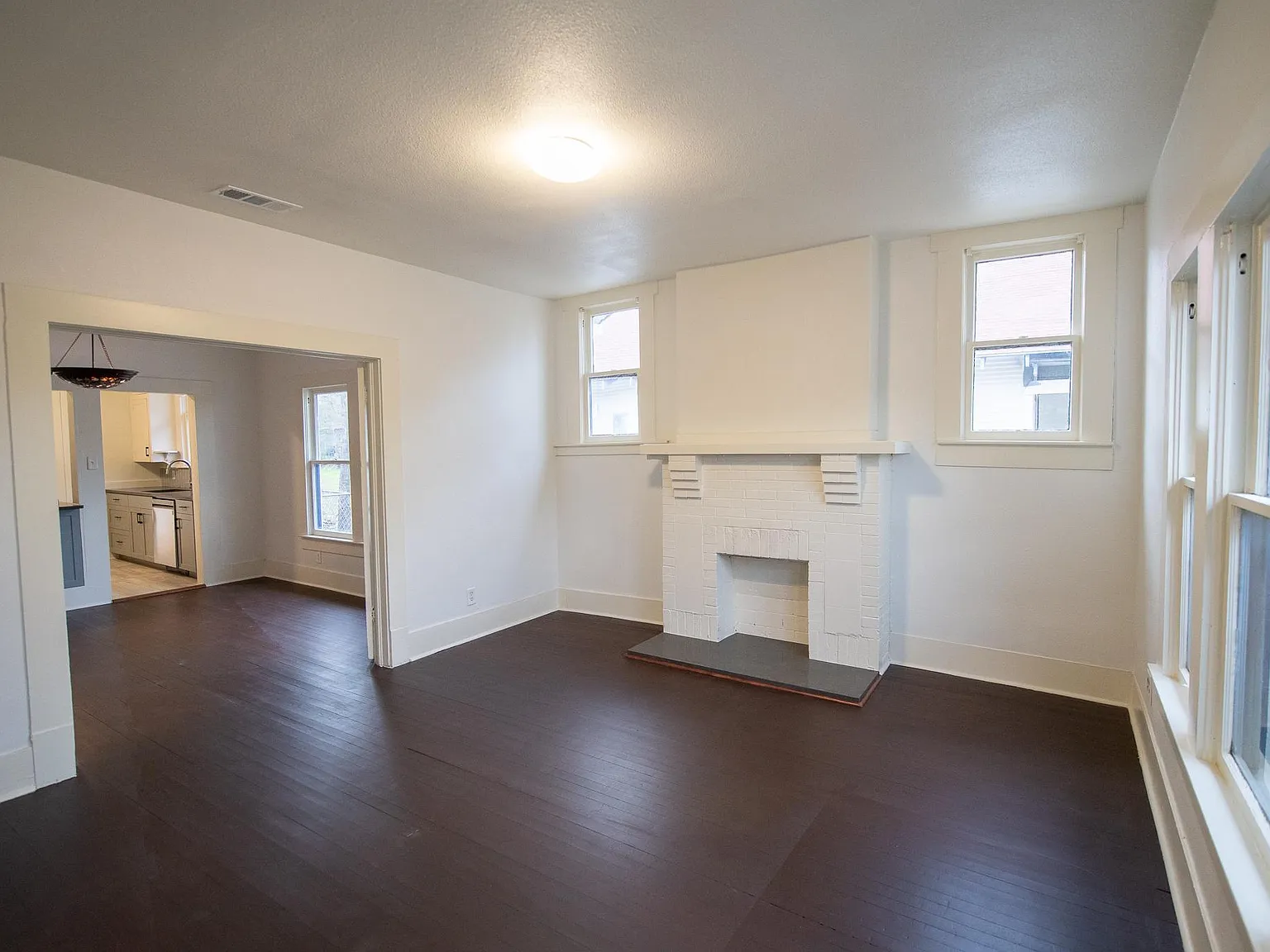 711 S Willomet Ave — Photo 2