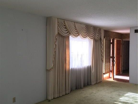 3rd image of 6464 Morningside Cir