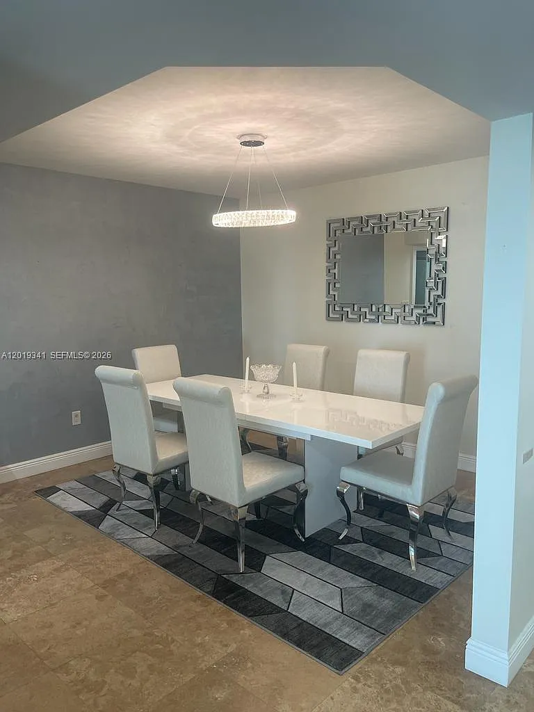 2 bed, 1604 sqft, $6,100 — Photo 2