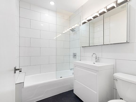 5th image of 417 E 83rd St #2F