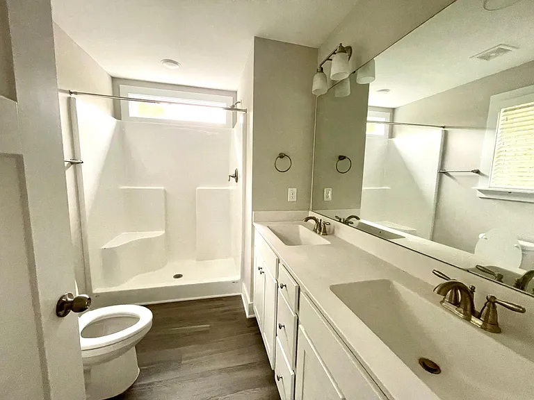 411 Barbour St — Photo 8