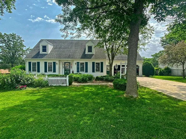 604 N Vine St, West Union, IA 52175