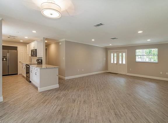 4th image of 3044 McGregor Blvd