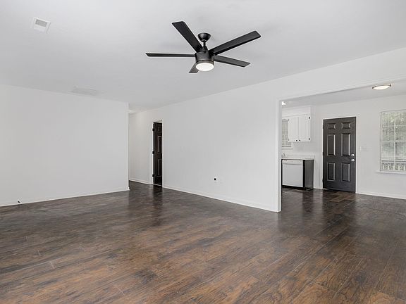 5th image of 165 Belle Flower Ct