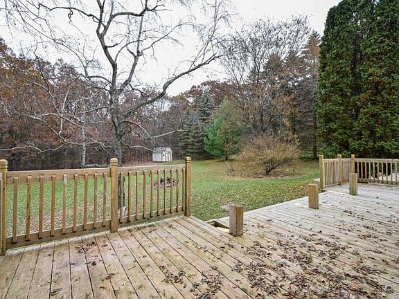 5th image of N11W27766 White Oak Ct