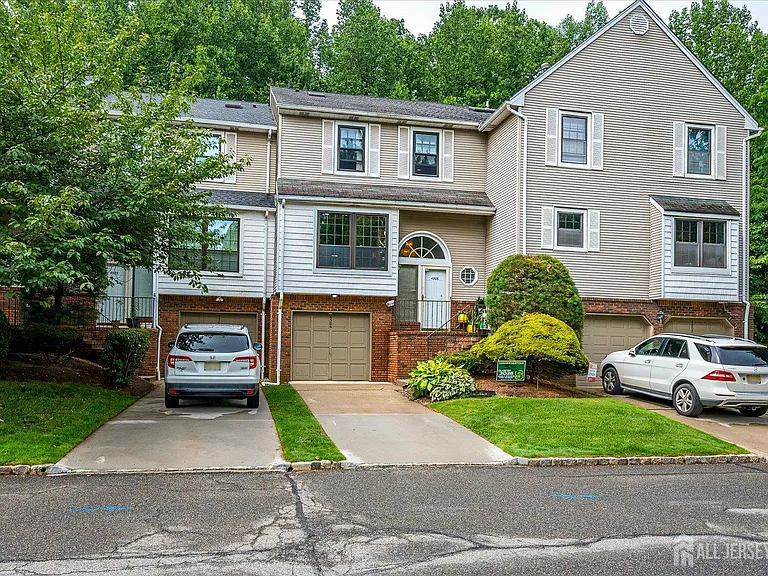 4506 Stonehedge Rd — Photo 3