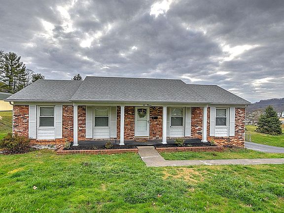 2nd image of 613 Hollis St
