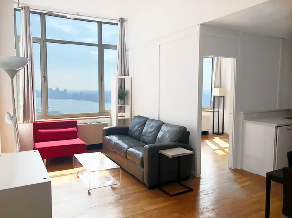 635 West 42nd Street image 2 of 31