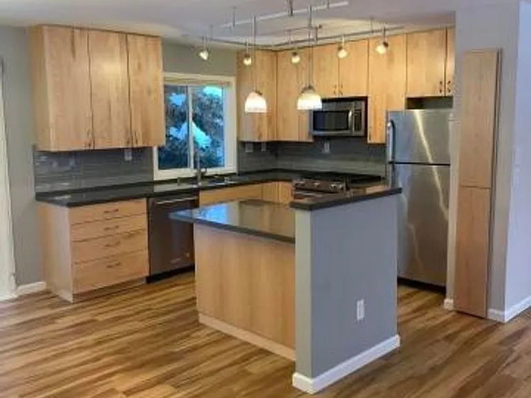 4010 Crosson Dr — Photo 2