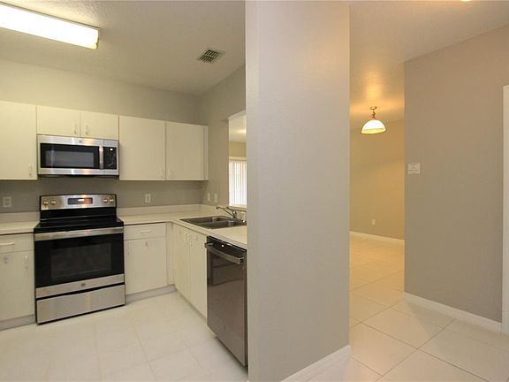 2nd image of 527 Villa Del Sol Cir APT 206