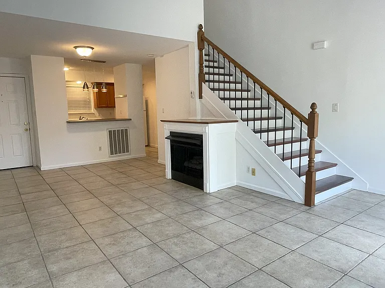 2200A Elder St — Photo 2