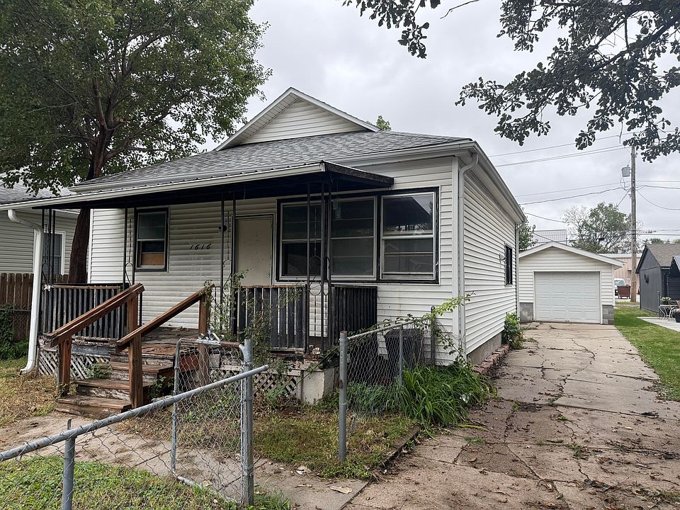 1st image of 1616 2nd Ave
