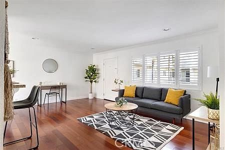 5th image of 1055 Orizaba Ave APT 6