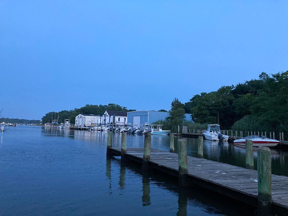 452 Montauk Hwy, East Quogue, NY 11942 Zillow