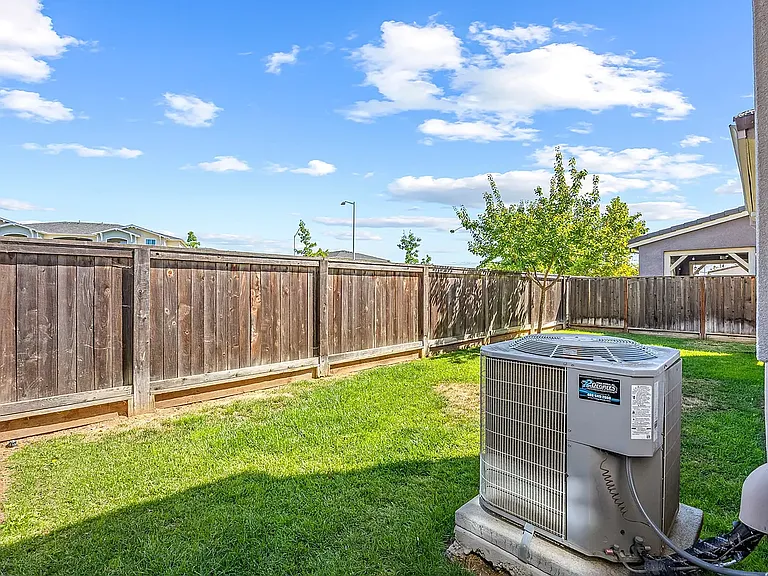119 Chickadee Ln — Photo 17