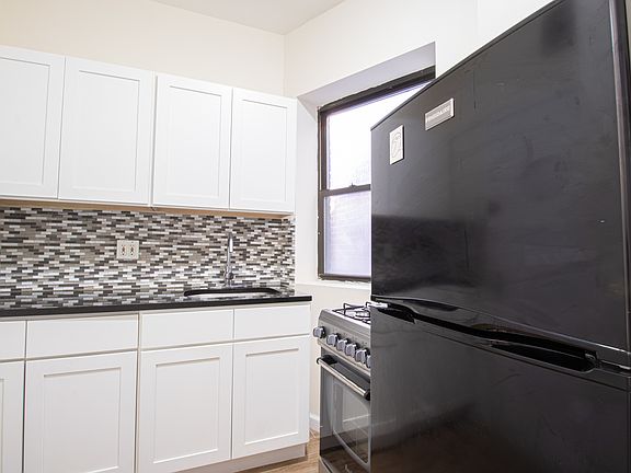 3rd image of 416 W 25th St #5E