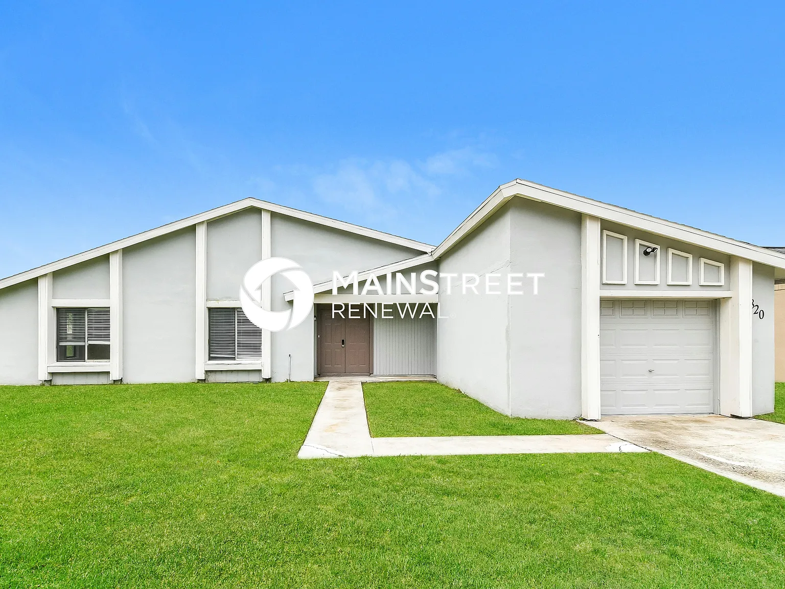 820 E Flag Ln — Photo 1