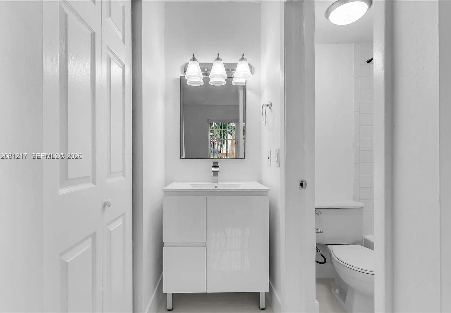 2 bed, 1000 sqft, $2,300 — Photo 1