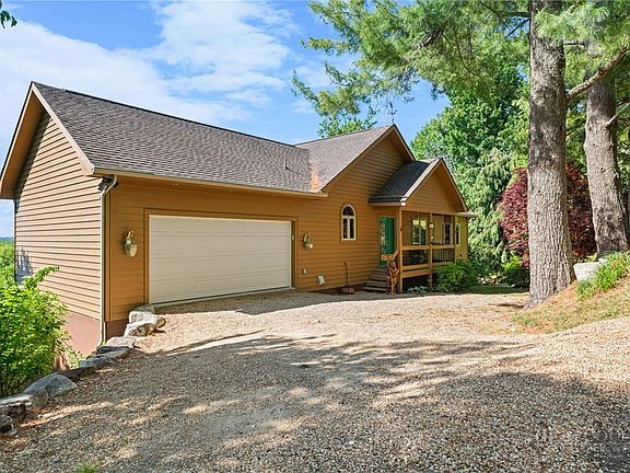 3rd image of 331 Alpine Road