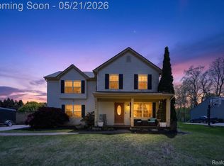 5425 Blossom Ln, Linden, MI 48451