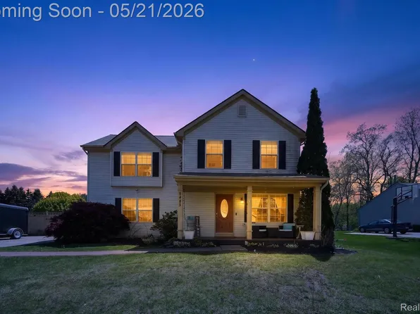5425 Blossom Ln, Linden, MI 48451