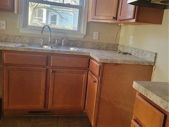 4th image of 1229 Decatur St