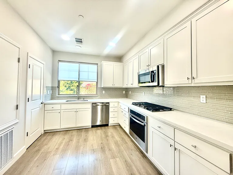 605 Cinnamon Cir — Photo 4