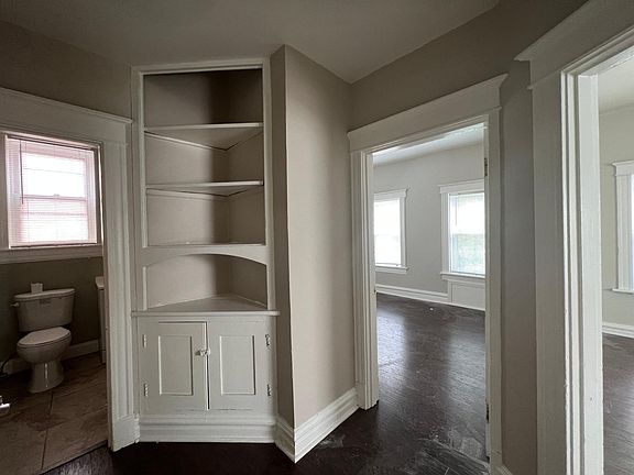 3rd image of 6009 Waterman Blvd #B
