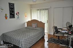 5th image of 11 Woodhill St